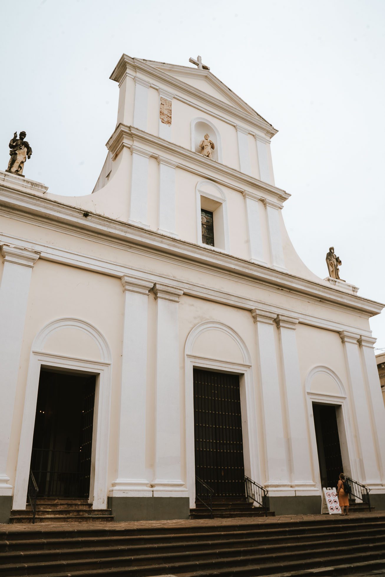 Catedral de San Juan Bautista, un edificio de estilo colonial que ver en San Juan Puerto Rico