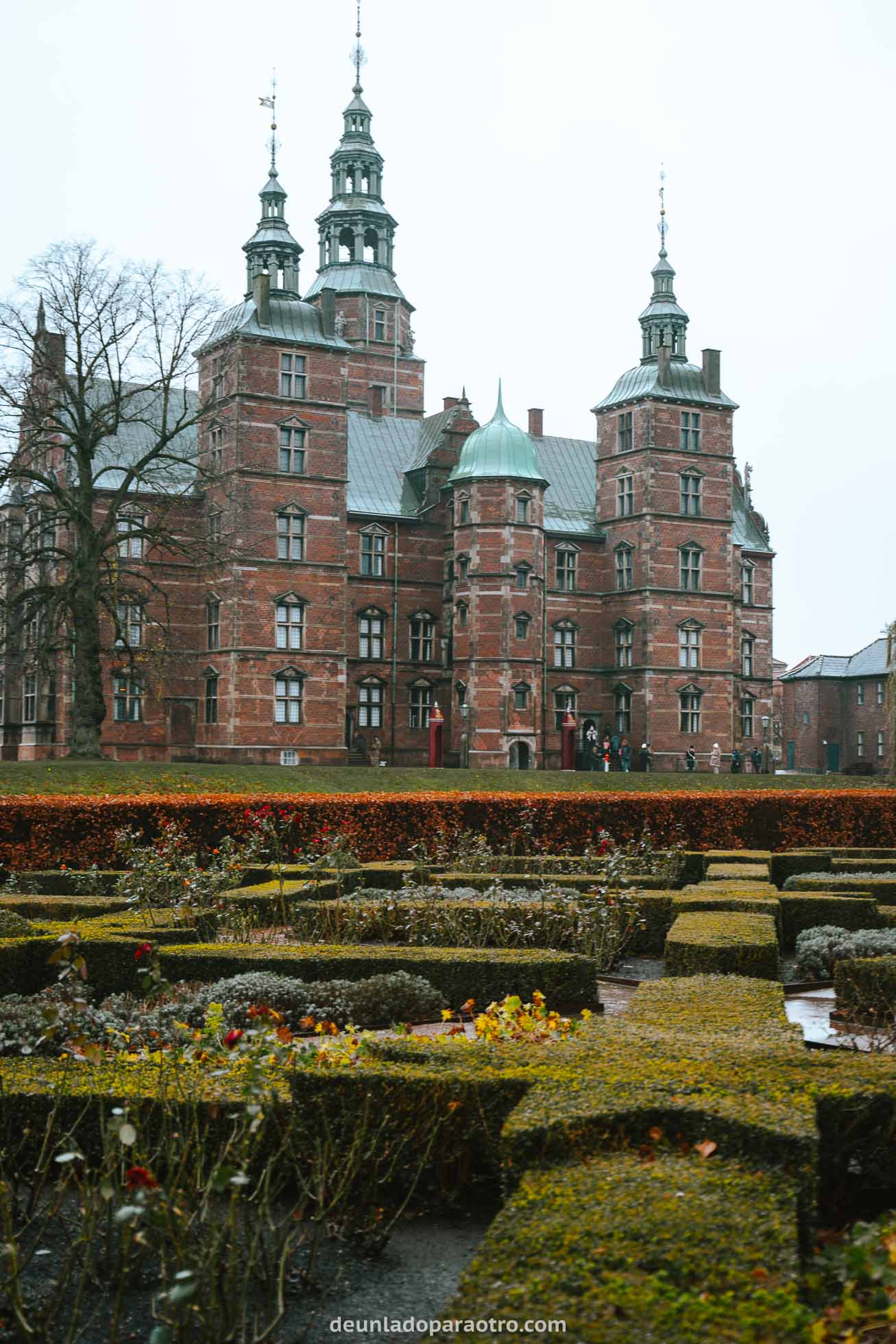 Palacio y Jardines Rosenborg, un plan cultural que hacer en Copenhague