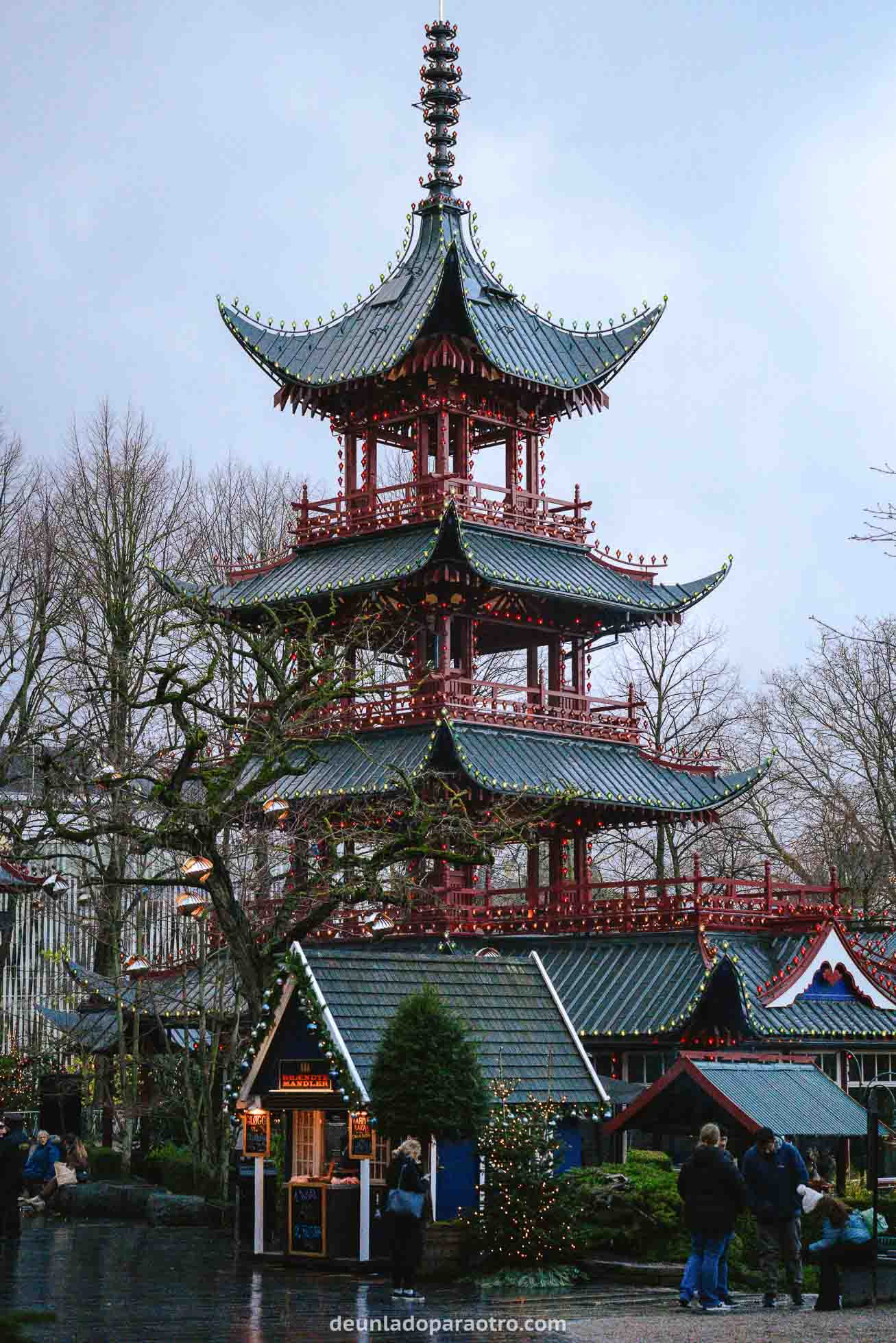 Pagoda Japonesa en el Tivoli, una de las cosas que ver en Copenhague más representativas