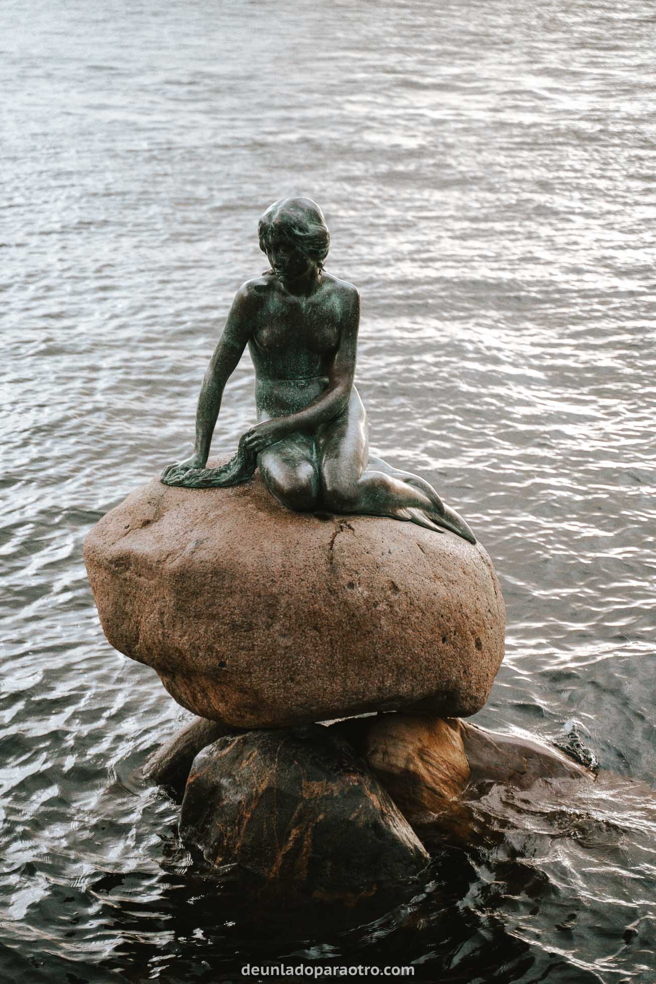 Estatua de la Sirenita, el emblema más famosos que ver en Copenhague
