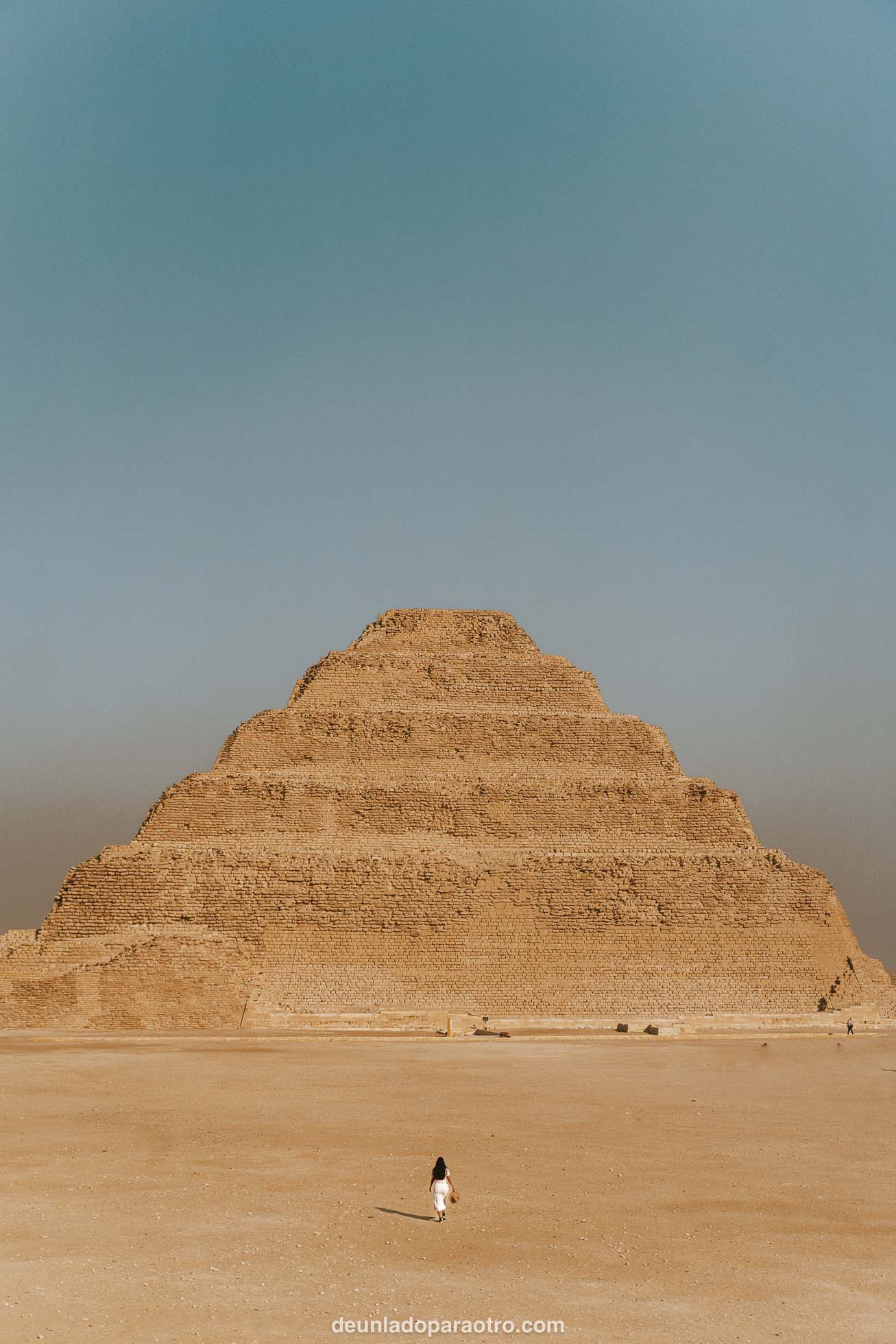 Pirámide de Saqqara, imprescindibles que ver en El Cairo
