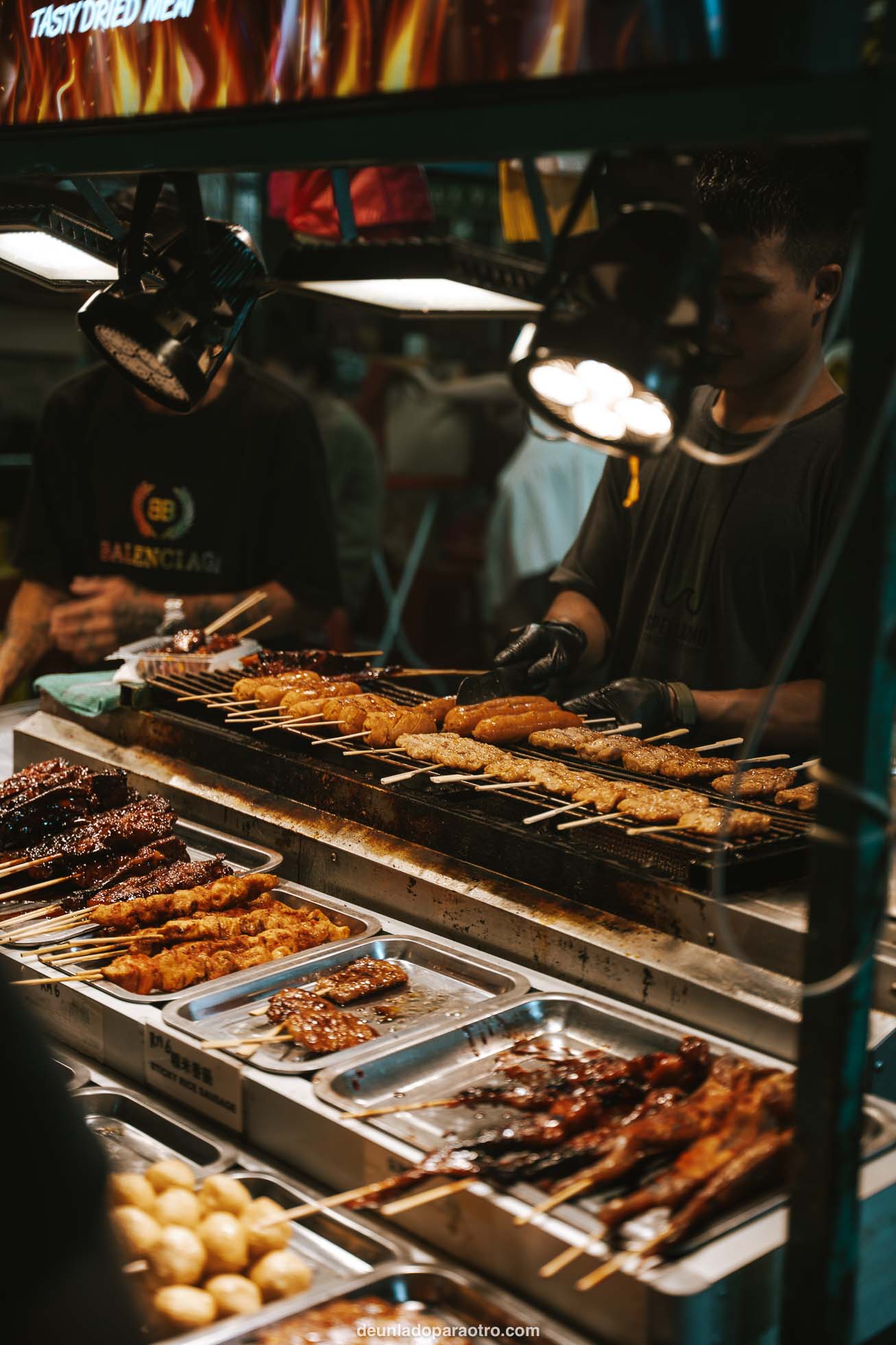 Comida callejera en Jalan Alor, algo imprescindible que ver y hacer en Kuala Lumpur