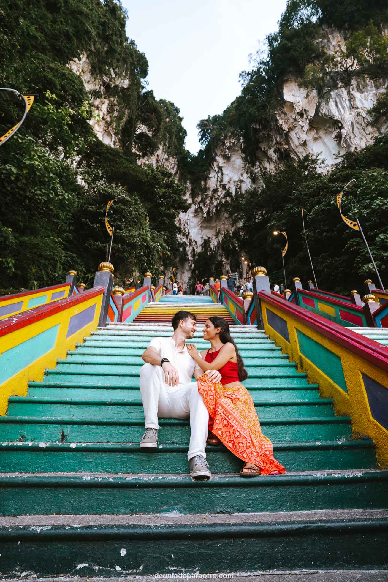 Escaleras de colores en las Batu Caves, algo que hacer en Kuala Lumpur