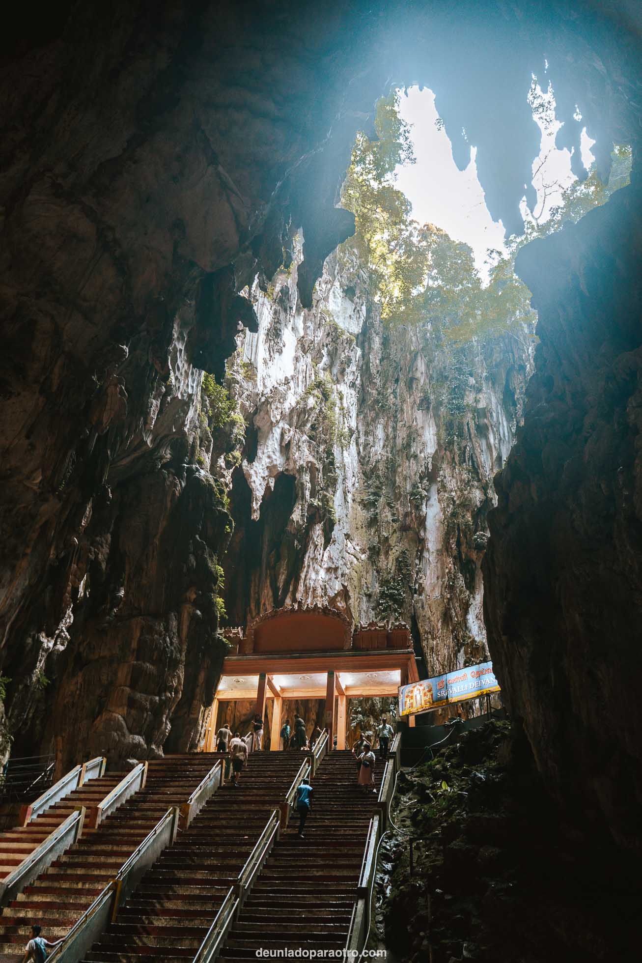 Interior de las Batu Caves