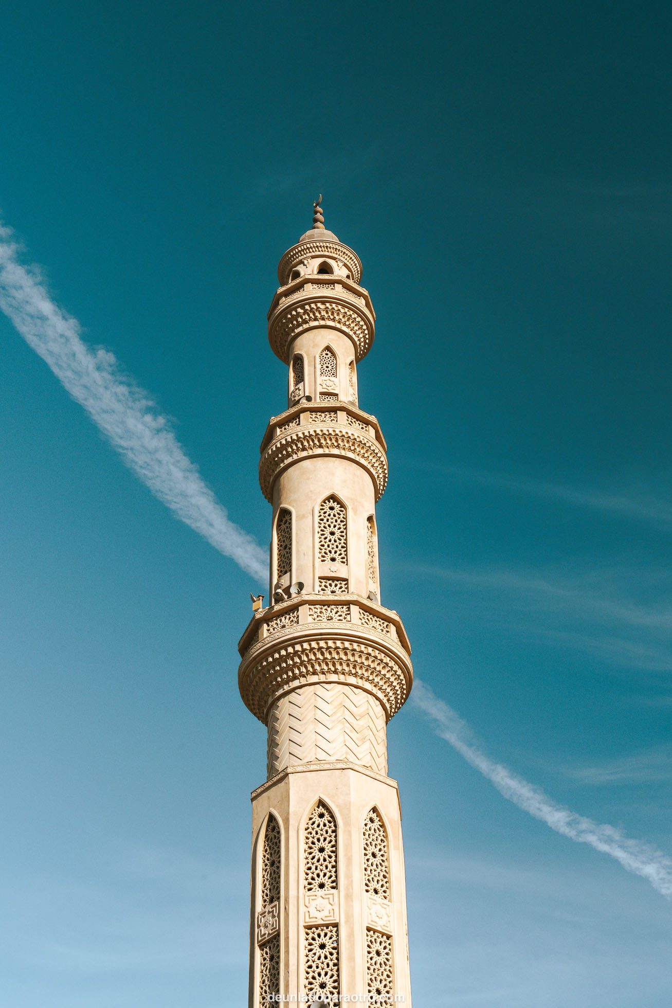 Acceder a la Mezquita Al Mina una de las 5 mejores cosas que hacer en Hurghada en 1 día