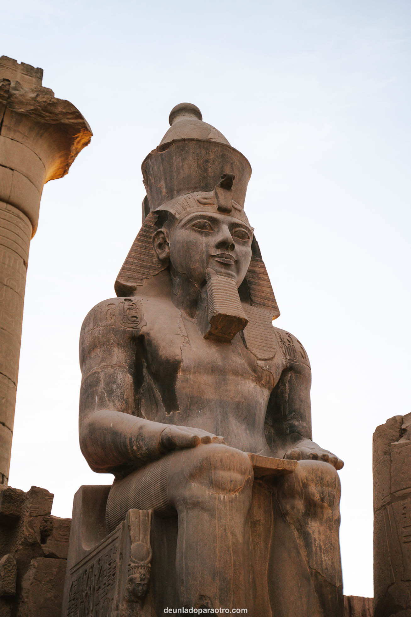 Estatua de un faraón en el Templo de Luxor