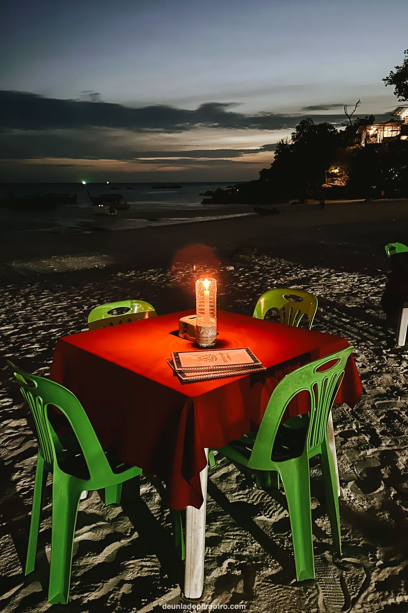 Restaurante a pie de playa en Koh Lipe, Tailandia