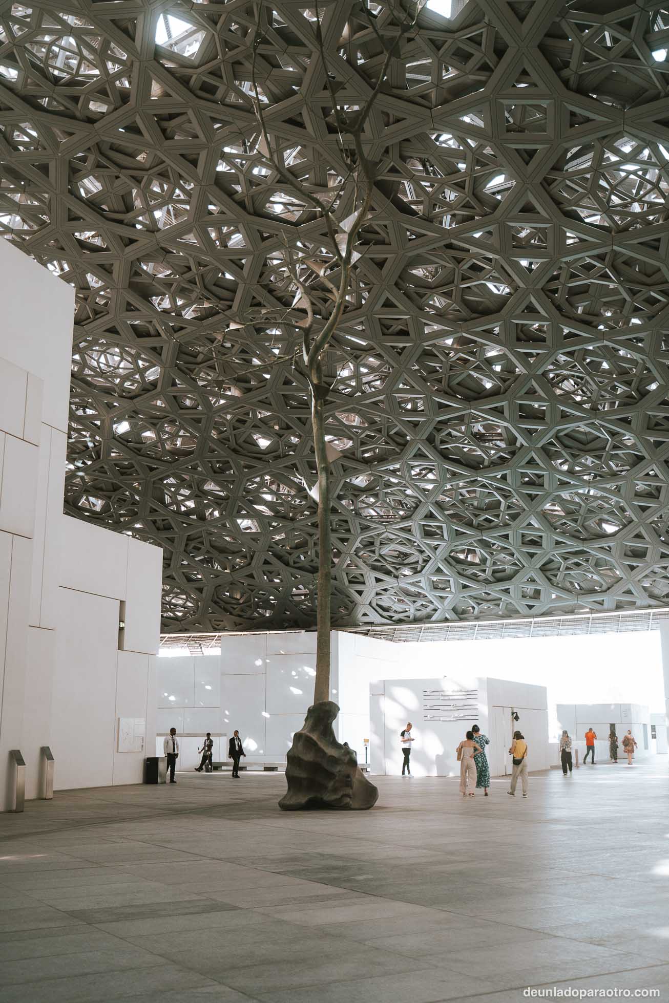 Una de las mejores cosas que hacer en Abu Dhabi en 1 día, es Visitar el Louvre Abu Dhabi
