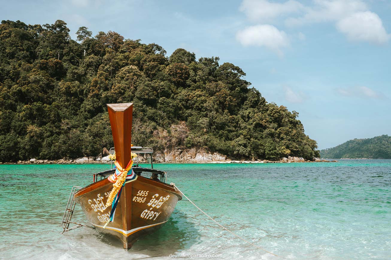 Una de las mejores cosas que hacer en Koh Lipe en 2 días es realizar un tour de playas y snorkel por Koh Lipe