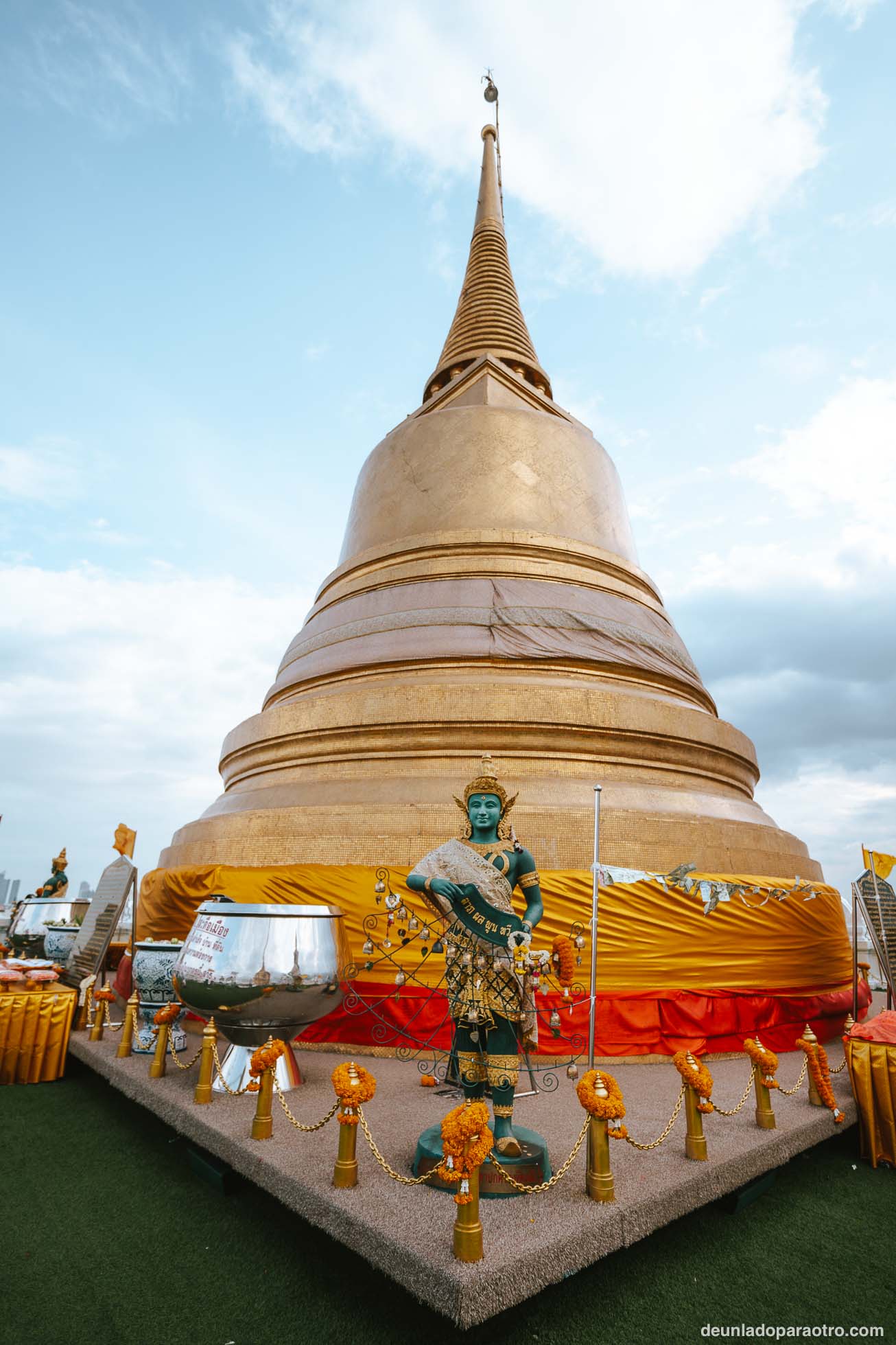 Visitar el Wat Saket, el templo a lo alto de la colina, algo que hacer en Bangkok