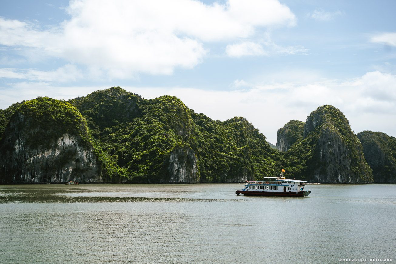 Halong Bay, uno de los destinos de esta ruta de viaje a Vietnam por libre en 18 dias